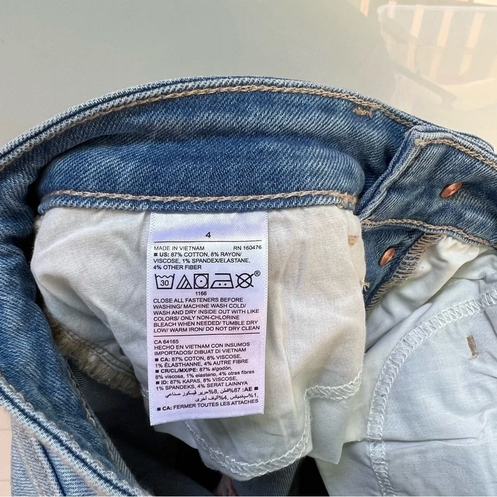 NWOT Old Navy Rockstar Super Skinny High Rise Distressed Full Button Fly Jeans
